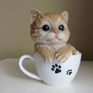 Tea cup cat collectable.